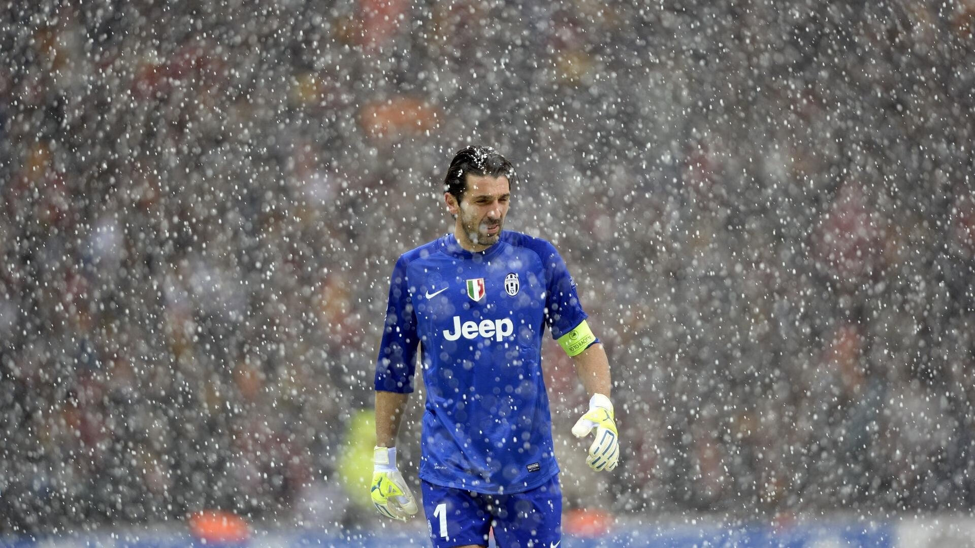 F1新赛季揭幕战之夜，穆勒扛起全队