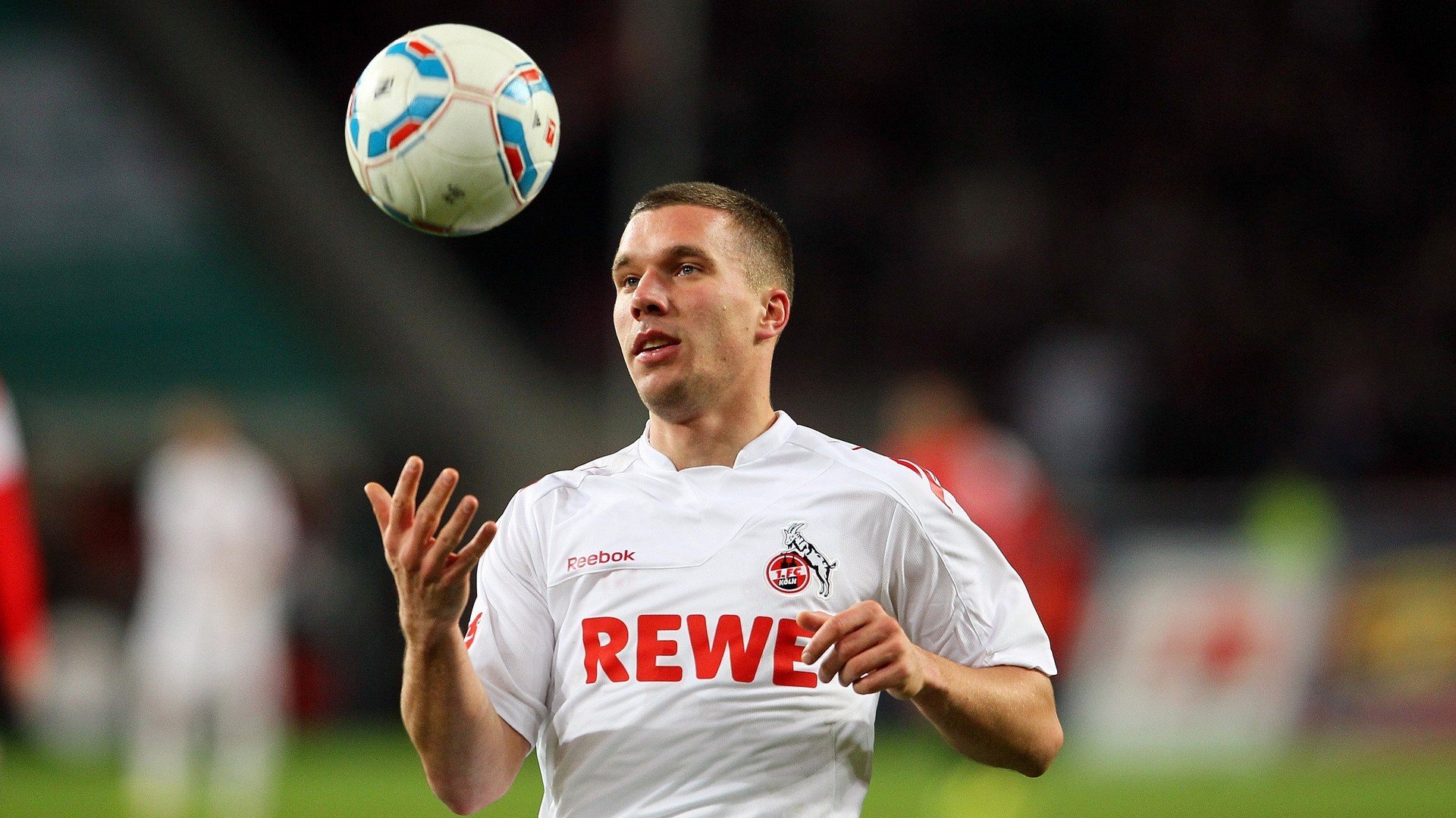 开云体育世界杯-当利拉德在欧冠决赛接管比赛，开拓者绝杀太阳的跨时空隐喻