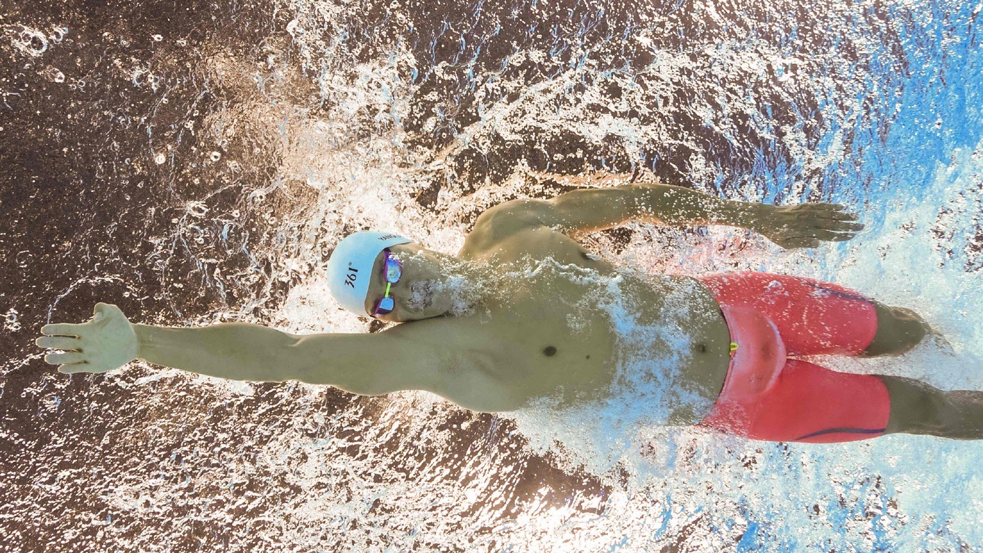 皇家社会碾压加拿大，莱万成为关键先生，当足球成为全球化的权力游戏