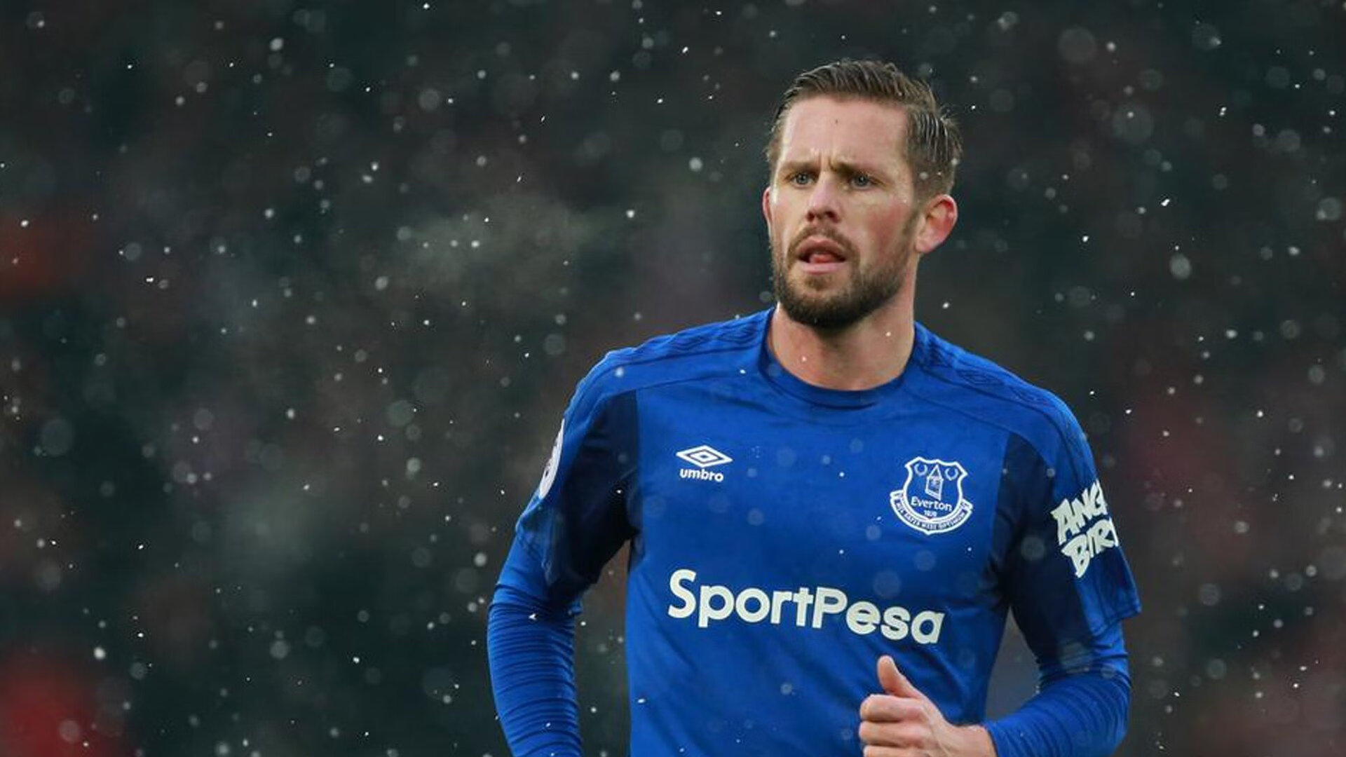 他像一堵墙，立在通往胜利的最后一寸土地上