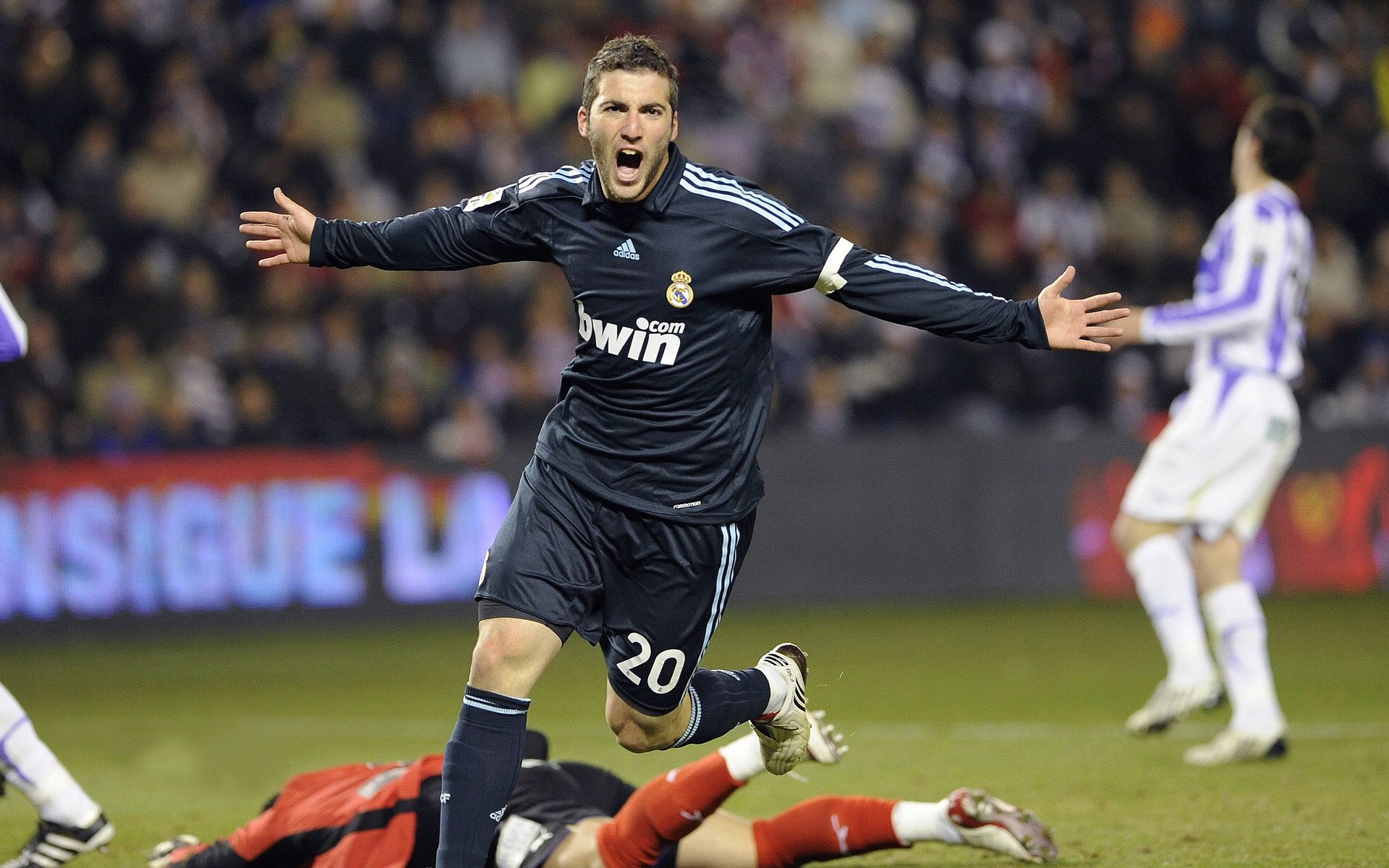 摩洛哥关键战突围马赛，劳塔罗在奥运周期关键战接管比赛，当足球成为国家崛起的战鼓